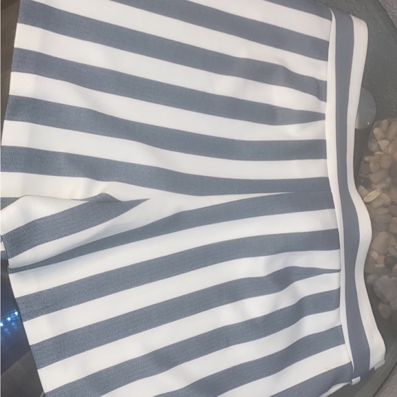 size 12 Ny&CO. striped printed shorts - Picture 2 of 3